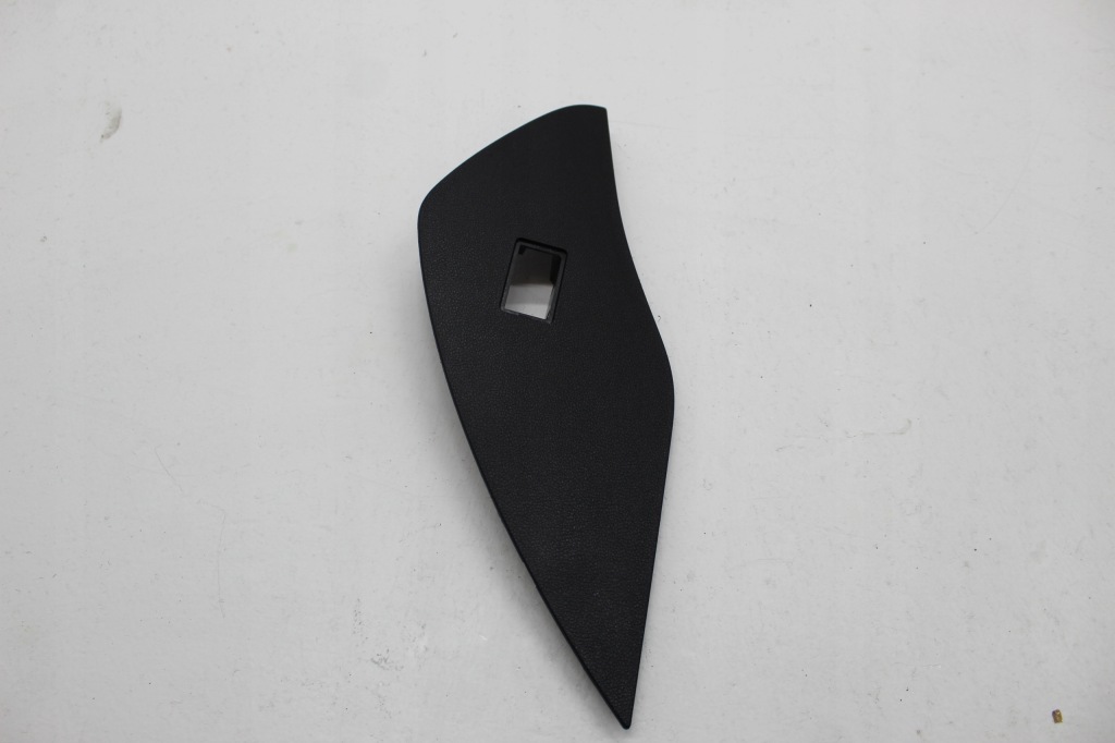 фото №1, Vw golf sportsvan заглушка консоли правая 517858218