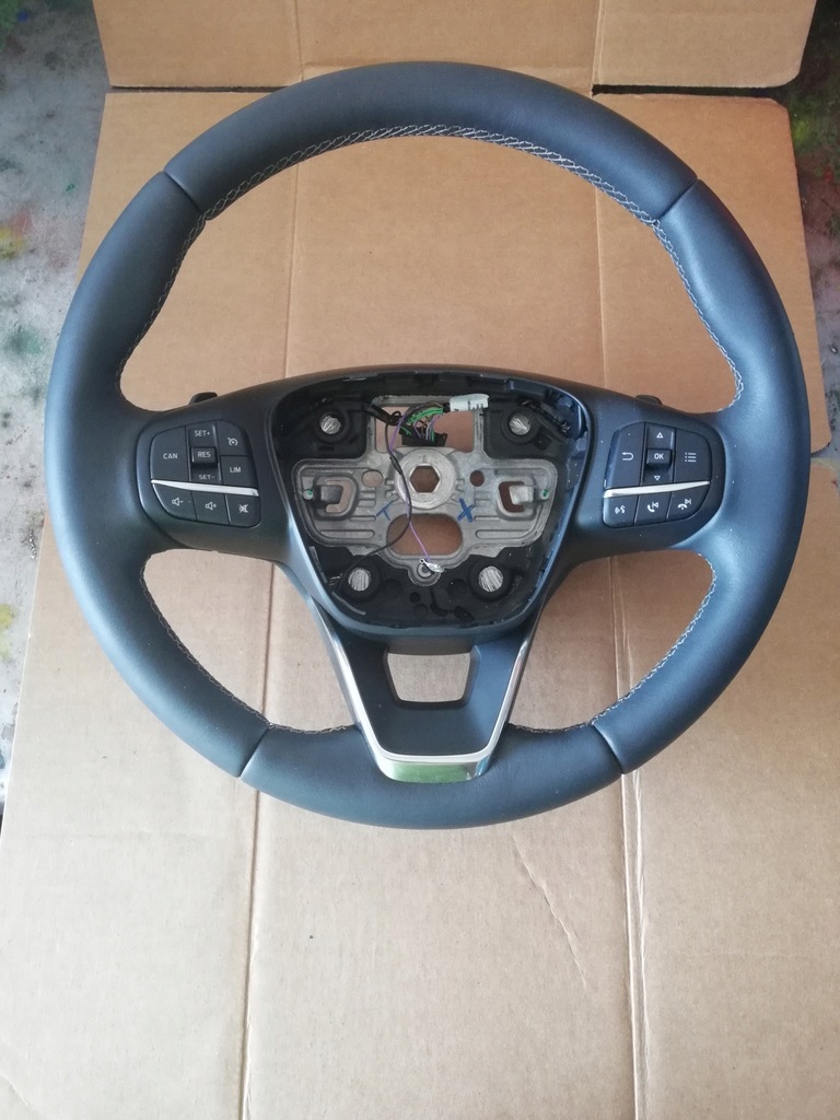 фото №1, Ford fiesta mk8 повітропровід шкіра пелюстки перемикання автоматична коробка передач