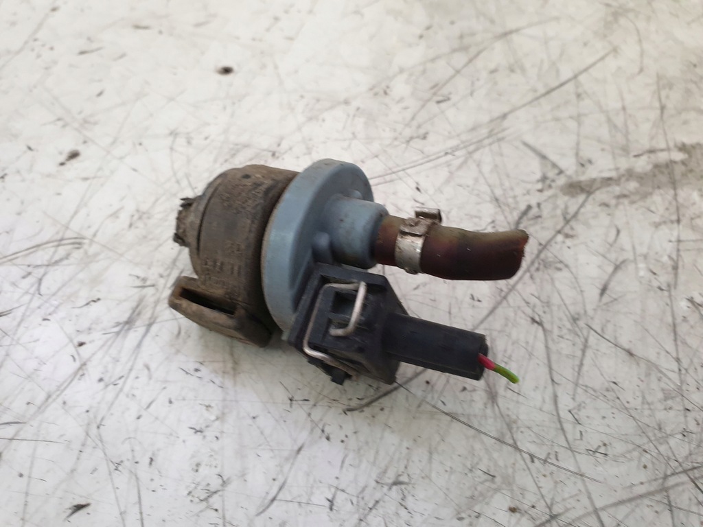 фото №1, Клапан вакуумa seat cordoba 1.6 98 r