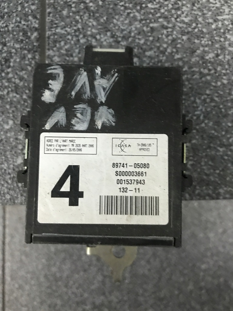 фото №1, Toyota avensis t27 модуль управление дверь 89741-05080