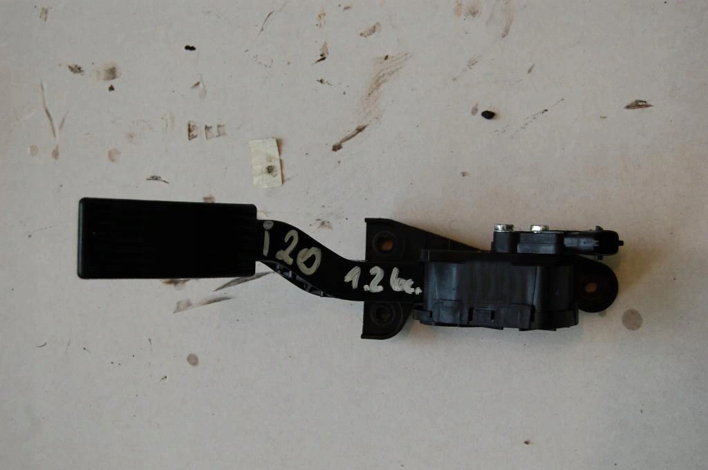 фото №1, Педаль газу hyundai i20 lift 1,2 benz 2014