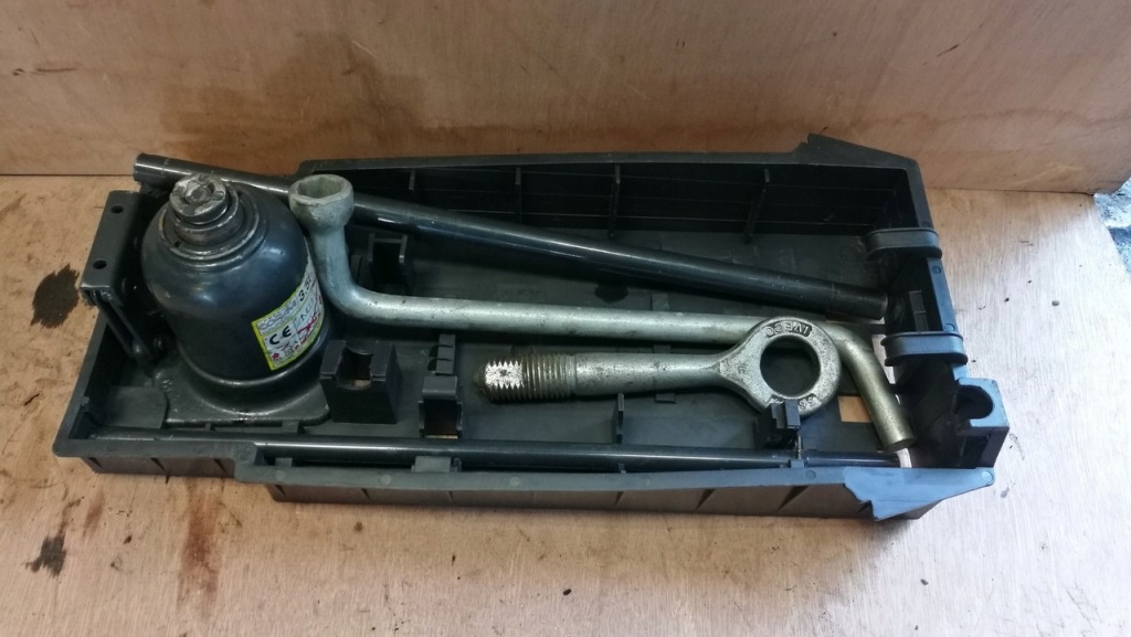 фото №4, Бардачок домкрат ключ iveco daily 99-14 504092088