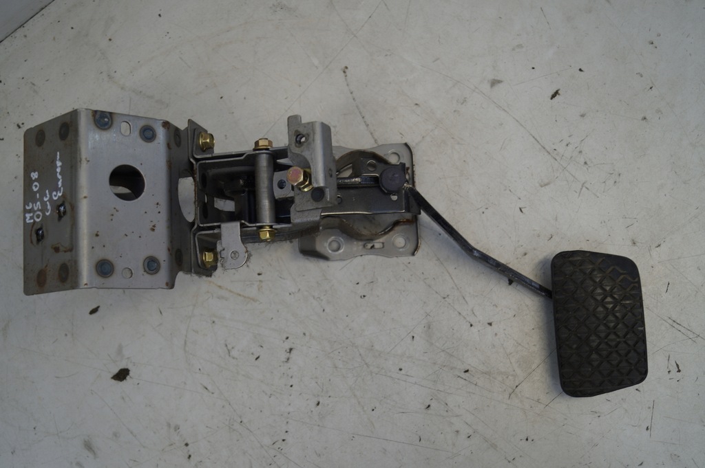 фото №1, Педаль тормоза mazda 6 gg 2.0b 05-08 автоматическая коробка передач