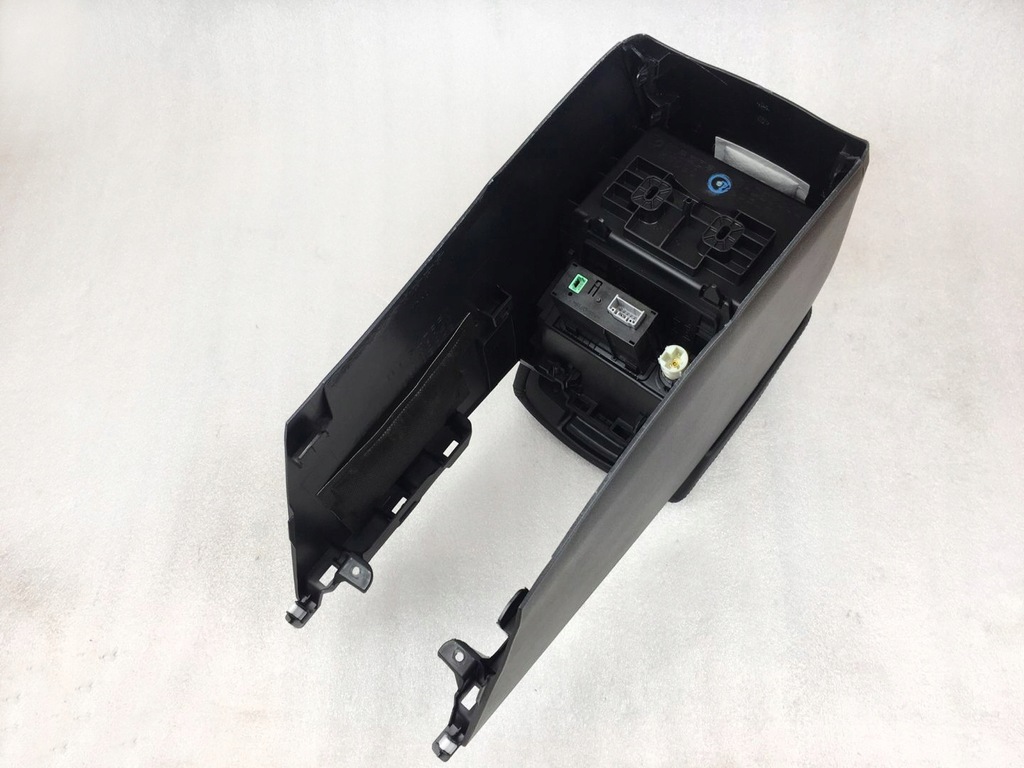 фото №7, Mazda 3 17- подлокотник туннель средний usa