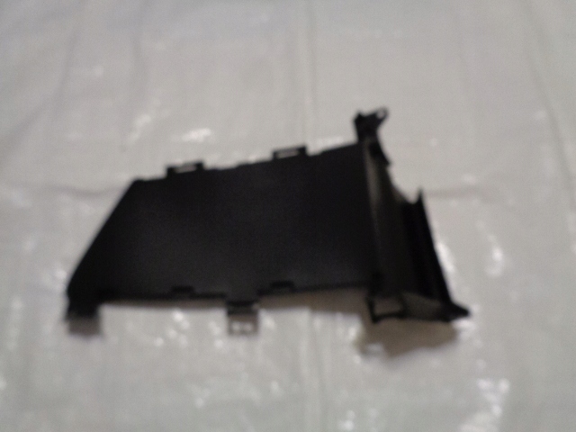 фото №1, Dacia sandero пластик кронштейн решітка 601986403r