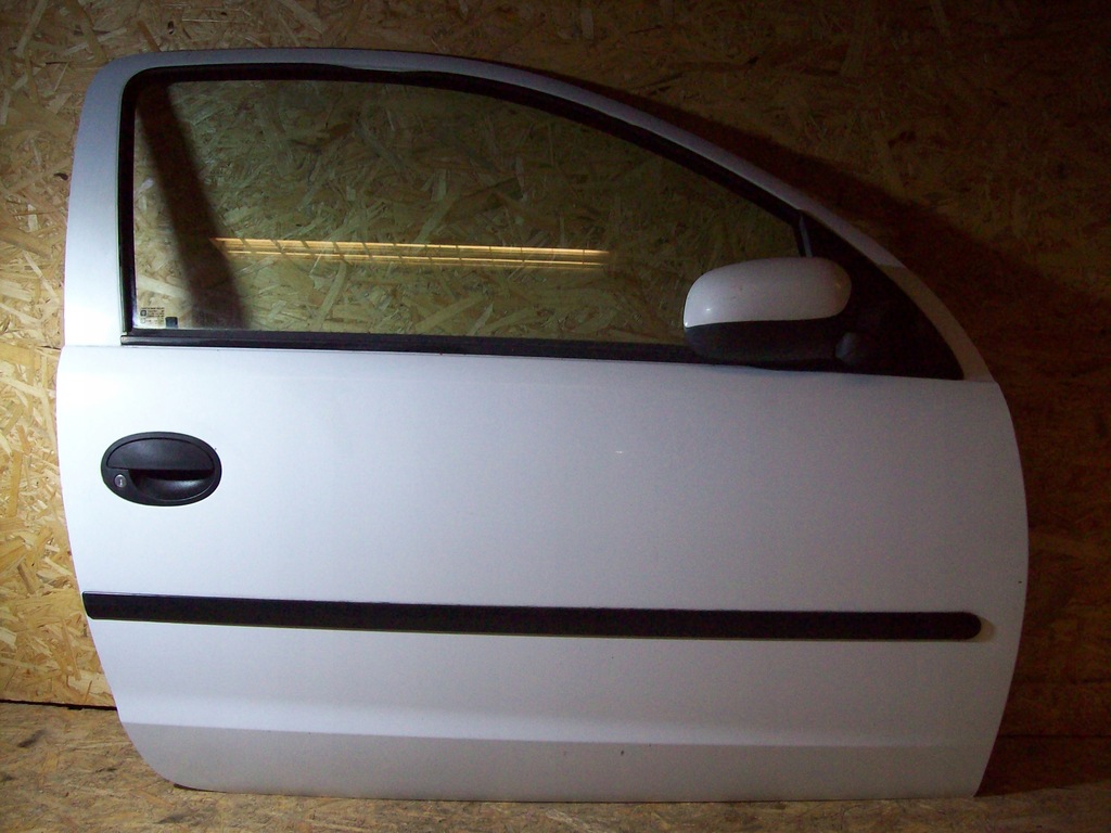 фото №1, Opel corsa c 05 r 1,3 cdti дверь правое y474