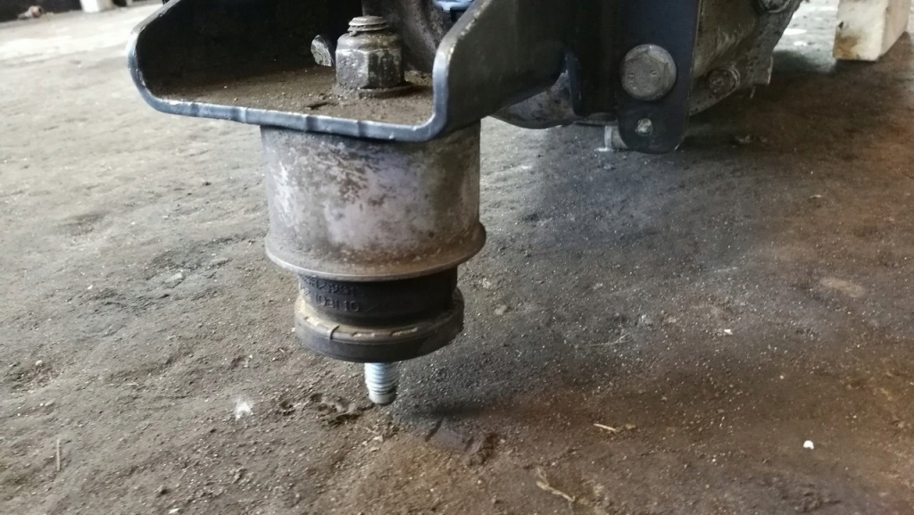 фото №1, Подушка коробки передач кронштейн підпора iveco daily