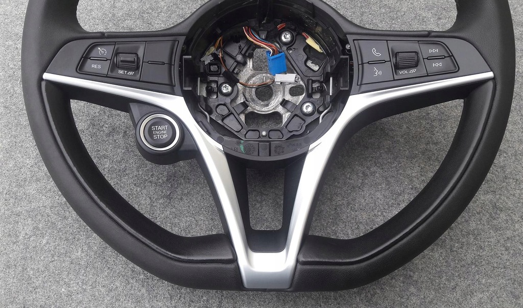 фото №5, Alfa romeo stelvio повітропровід шкіра мультифункція