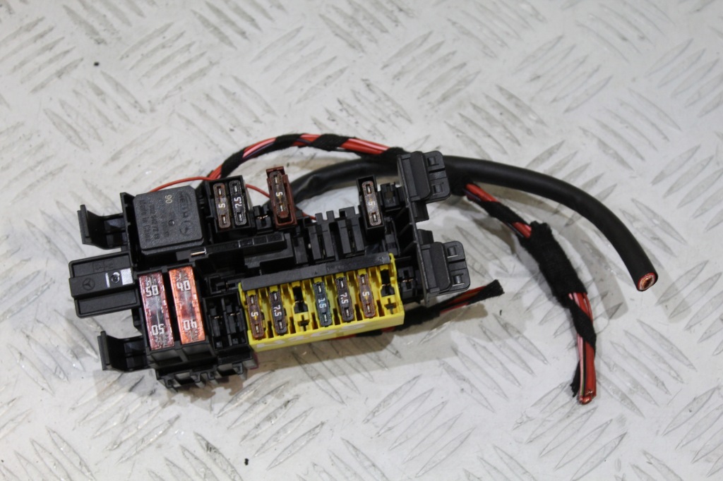 фото №1, Коробка предохранителей c-klasa w205 amg