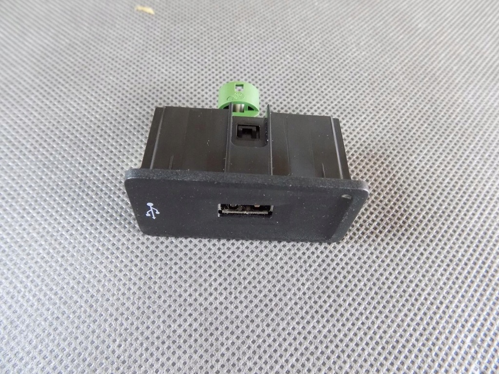 фото №1, Vw touareg iii роз'єм port usb 9p1035222b