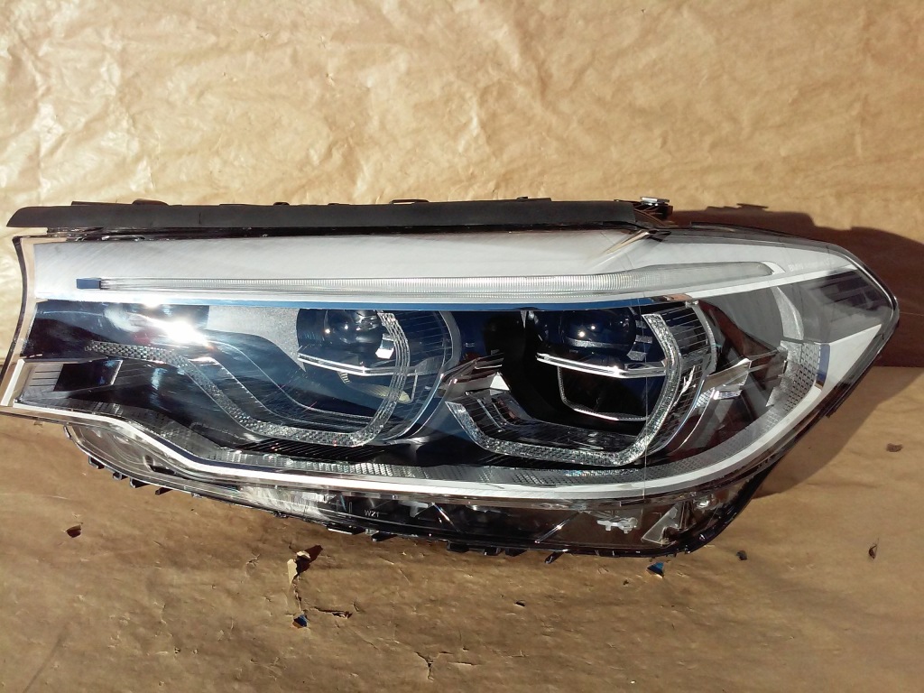 фото №1, Bmw 5 g30 g31 full led адаптивный 8499121-03 левая лампа лампы