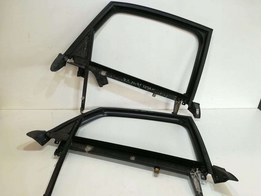 фото №1, Рамка стекло дверь sedan audi a4 b6 правый задняя