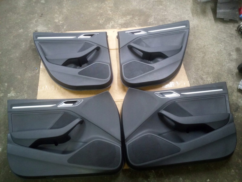 фото №1, Audi a3 s3 8v5 обивка обшивка дверь правый задняя