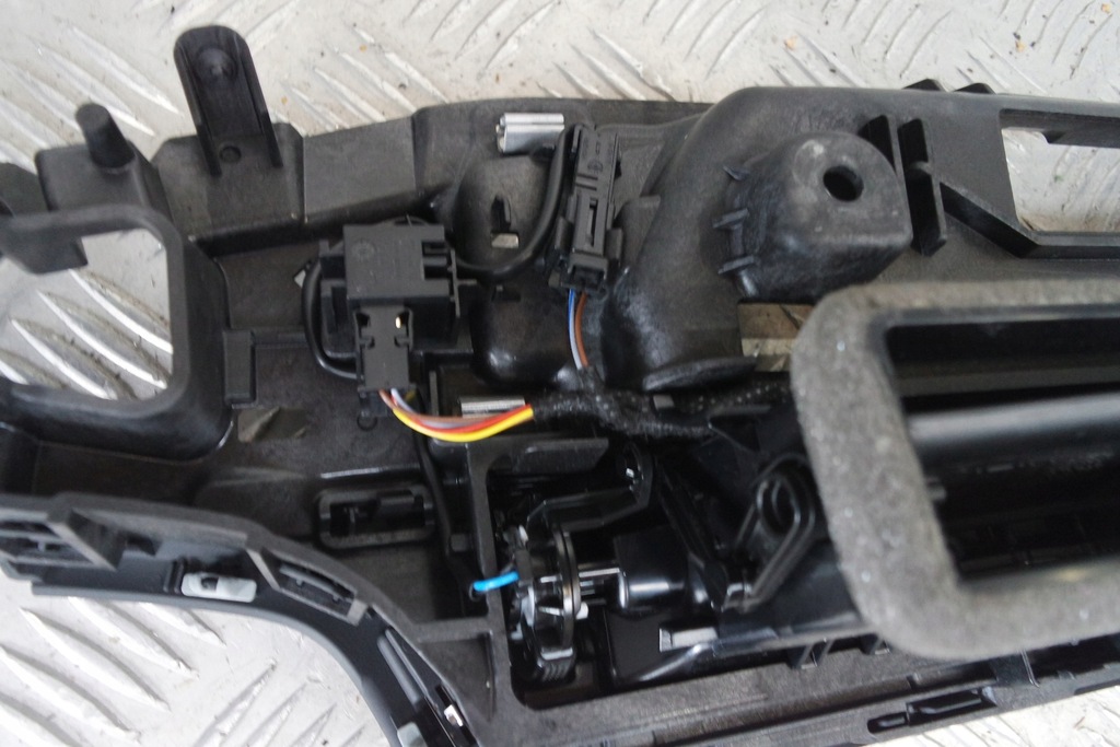 фото №7, Audi a5 8w sportback решётка панели средняя