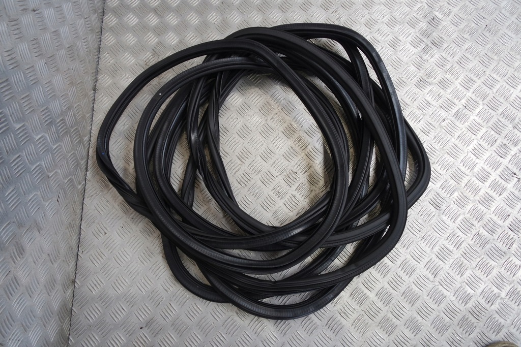 фото №1, Audi q5 80a прокладка двері ліва перед