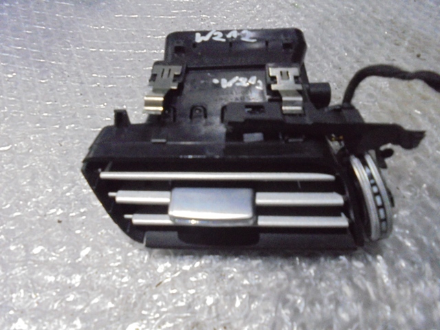 фото №3, Mercedes w212 lift решётка обдув правая