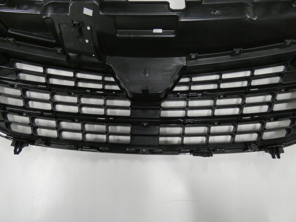 Решётка , решётка радиатора renault trafic рестайлинг Доставка