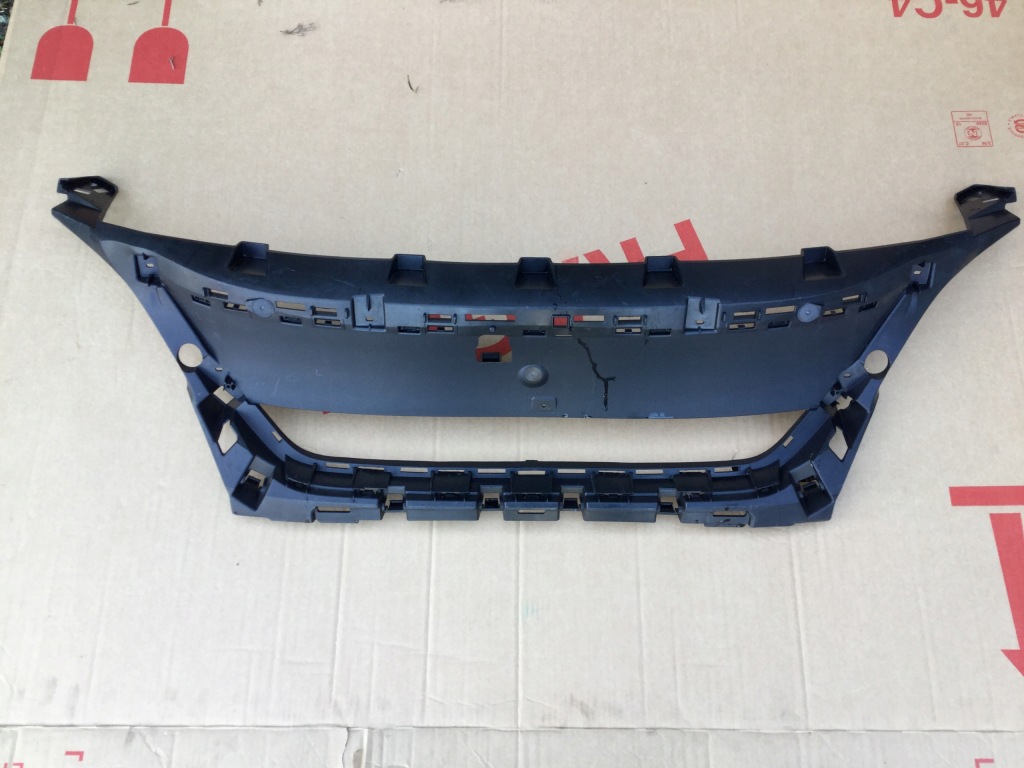 Решётка радиатора решётка радиатора бампера peugeot 3008 5008 ii 16- Цена