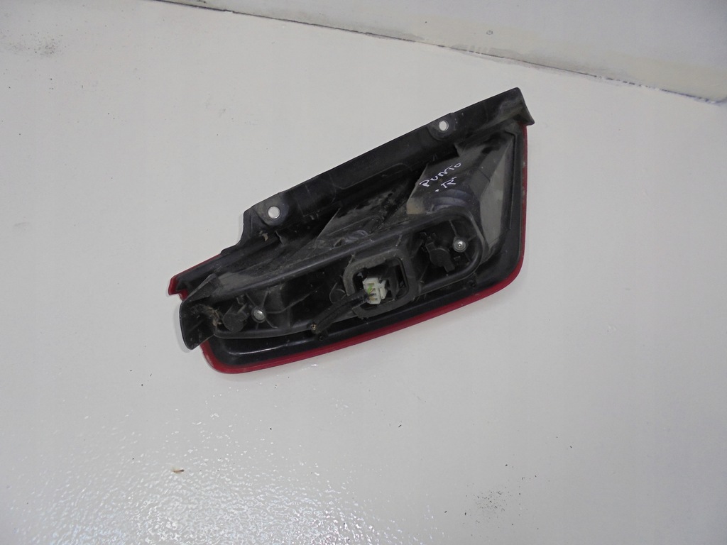 фото №3, Fiat grande punto 3d лампа правый задняя 06
