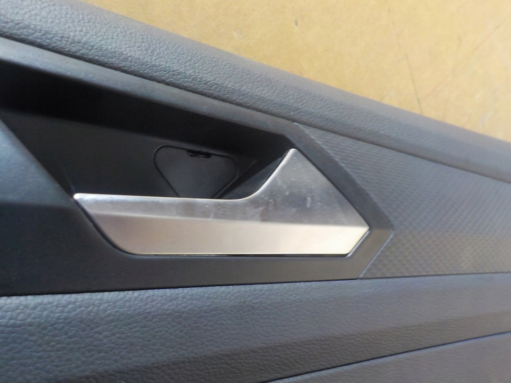 фото №4, Vw t-roc 2.0tsi обшивка дверь правый задняя 2ga867212b