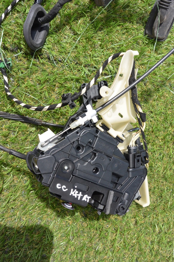 фото №5, Замок двері insta лівий правий задня vw passat cc lift