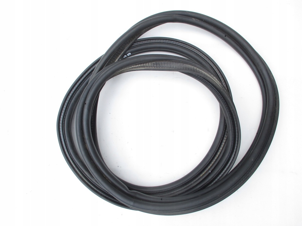 фото №1, Renault clio iv kombi прокладка кришки багажника