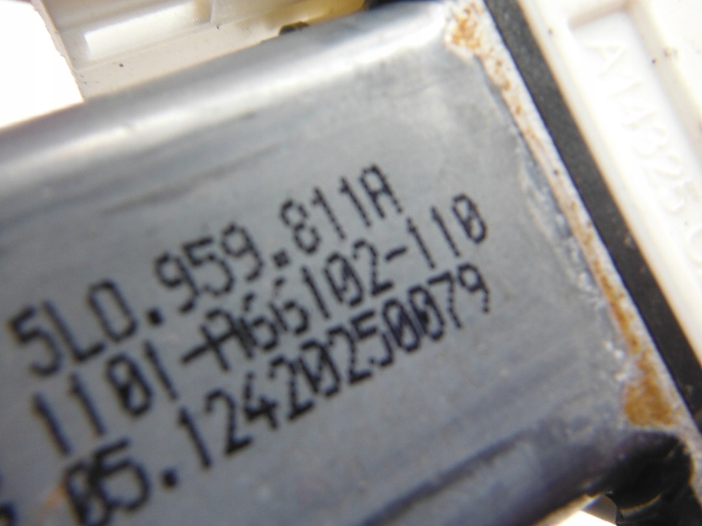 фото №9, Моторчик стекло skoda оригинальный номер 5l0959811a