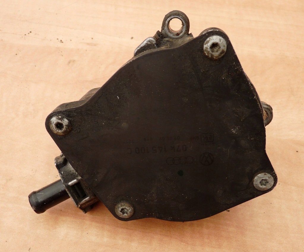 фото №1, Audi ttrs vw jetta насос вакуум 2.5 07k145100c