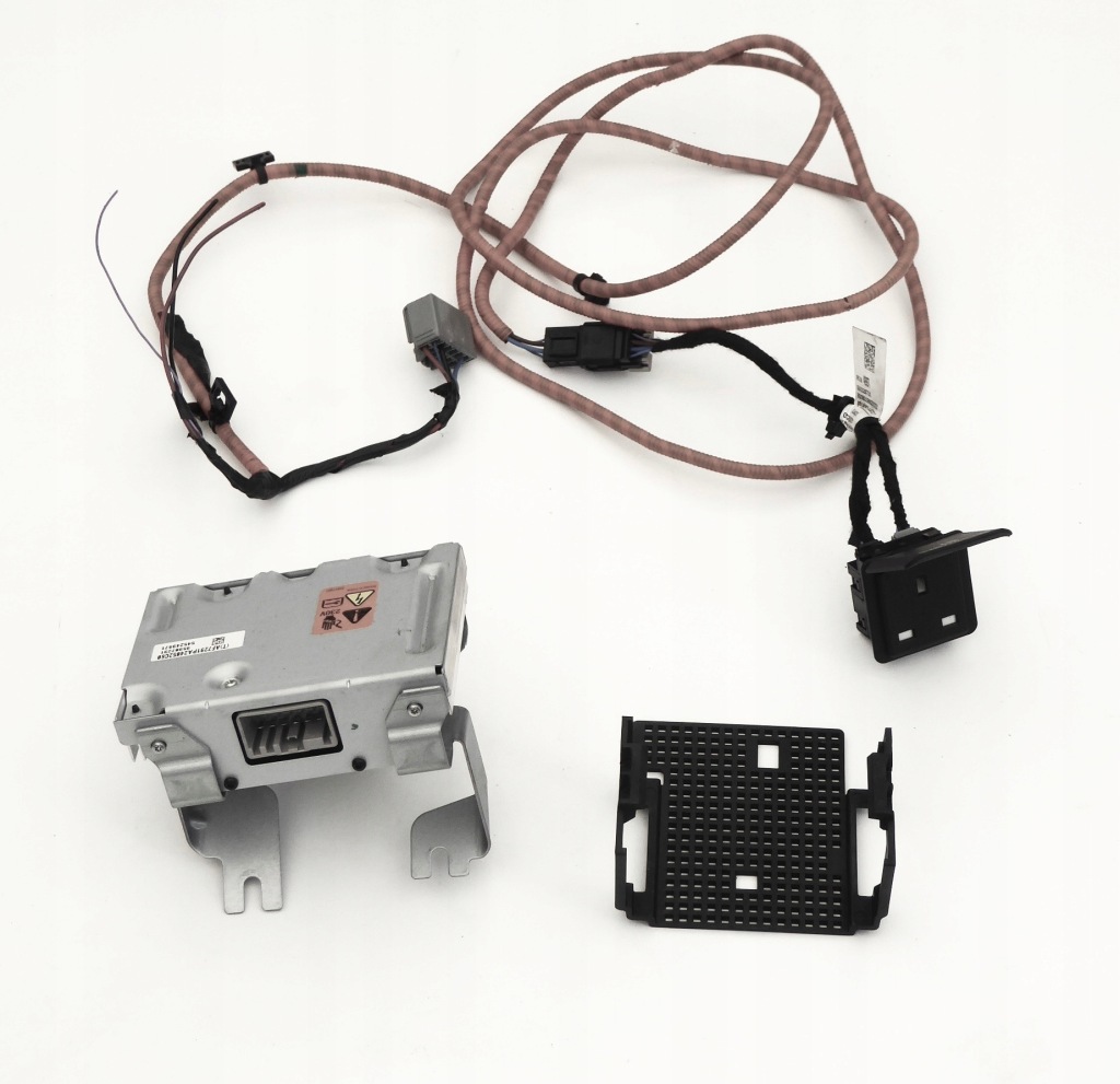 фото №1, Opel mokka преобразователь напряжения с 12v na 230v