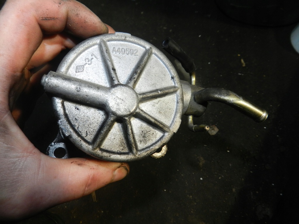 фото №2, Насос vacu mazda premacy 2.0 ditd rf4f 18g00