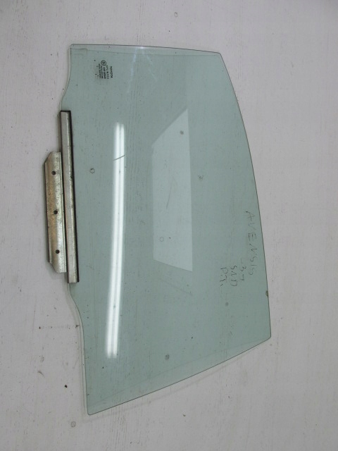 фото №1, Скло двері правий задня toyota avensis sedan 2005