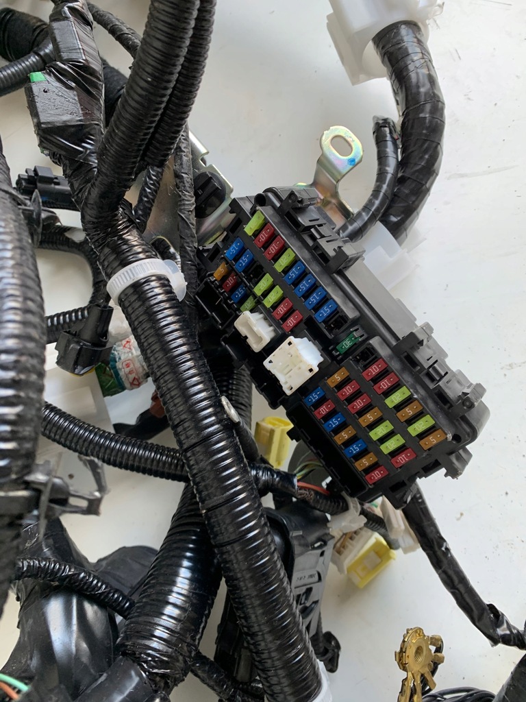 фото №6, Infiniti q50 гибрид электропроводка отсек двигателя