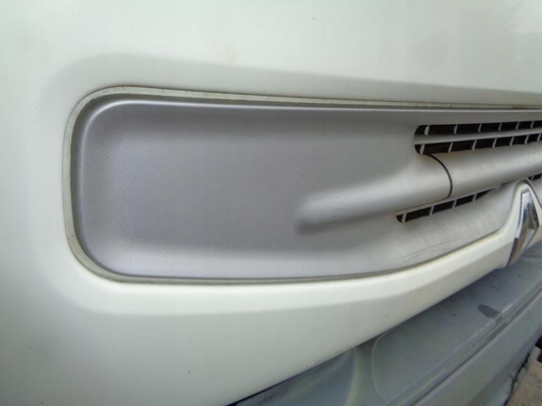 Решітка радіатора решітка радіатора решітка радіатора renault premium 370 dci срібляста в Україні