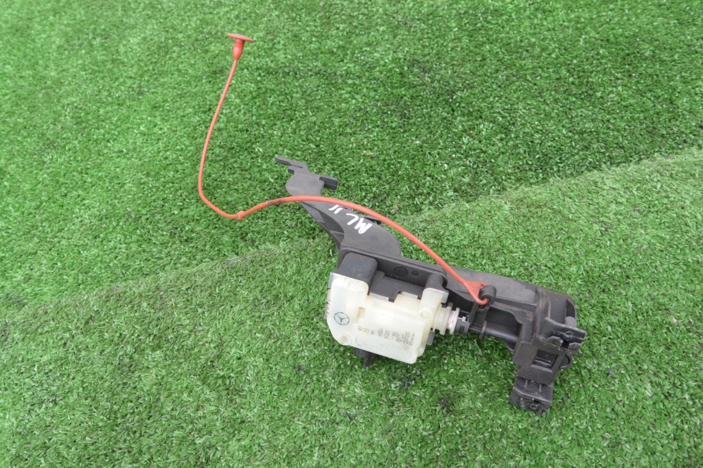 фото №1, Привод крышка заливной mercedes gl x164 ml w164