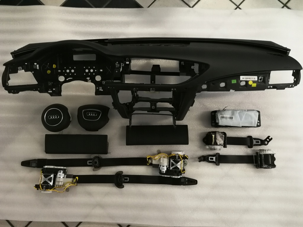 фото №1, Audi a7 панель приладів консоль панель приладів подушки безпеки подушка безпеки