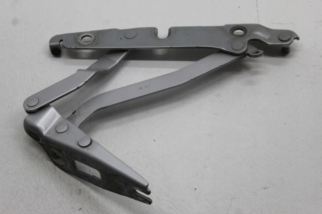 фото №1, Audi a4 b6 b7 петля капот левый 8e0823301e