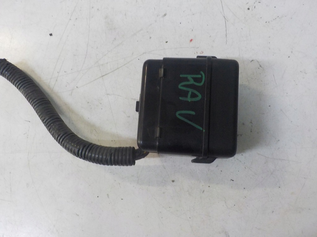 Купить Rav4 2 00-06 2.0 vvti коробка предохранителей