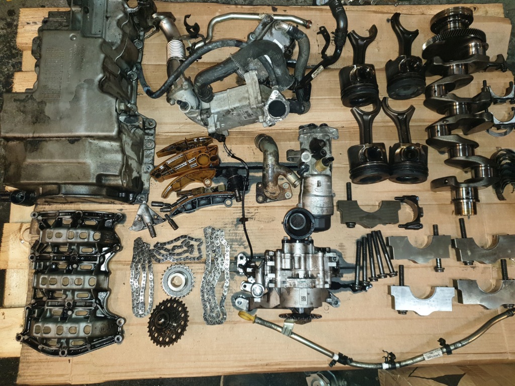 фото №1, Основа картера масляний discovery evoque 15- 2.0 d