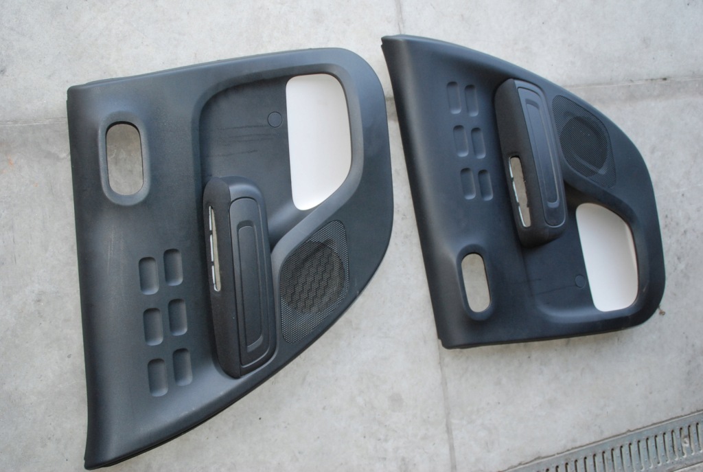 фото №1, Оббивка двері l / p задня citroen c3 iii 16-