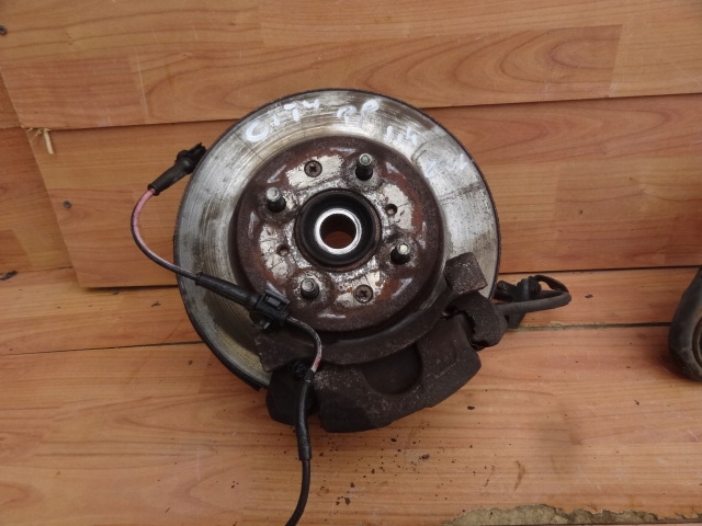 фото №1, Honda city iv 2007 1,4 i-dsi поворотный кулак правая перед