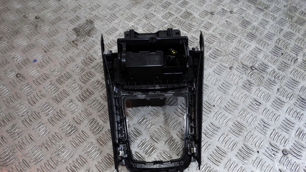 Idealna панель  бардачок панель mercedes w117 рестайлинг  1 в Украине