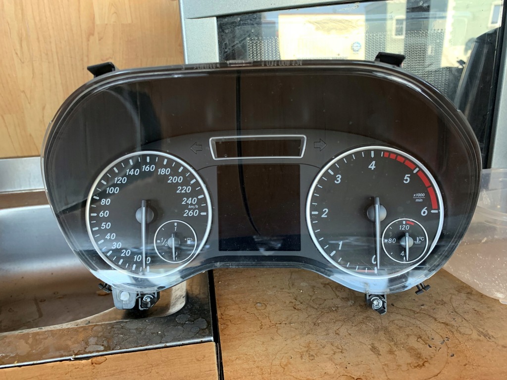 фото №1, Mercedes b klasa w246 счетчик приборная панель