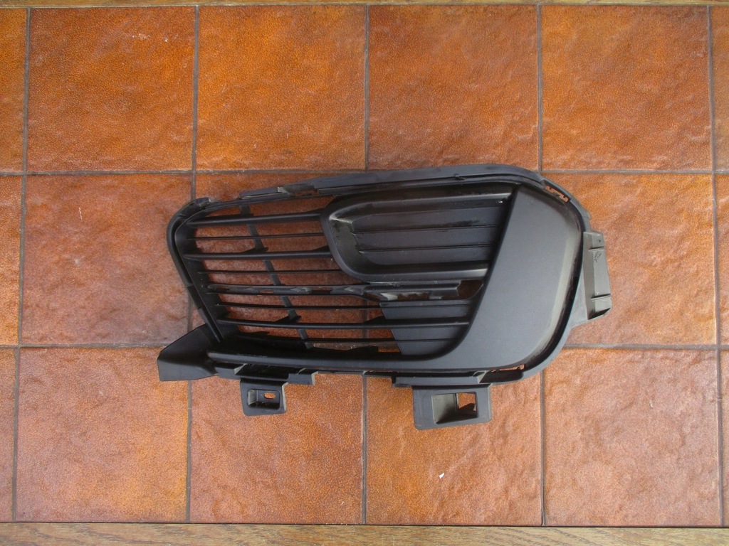 фото №1, Peugeot 308 iii решётка заглушка правая перед