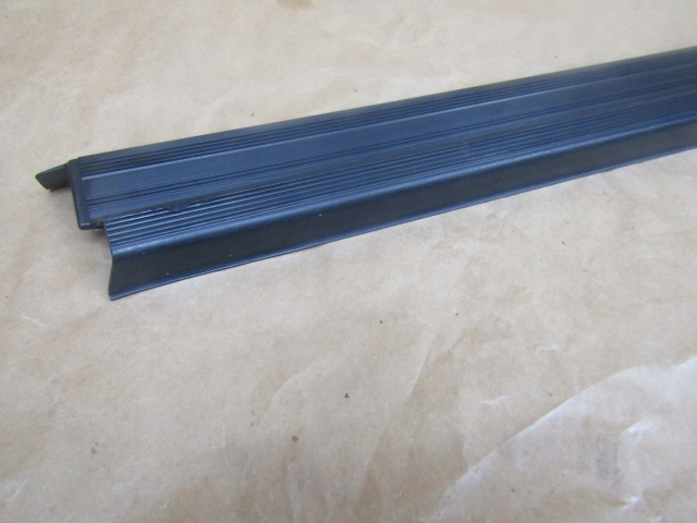 12 mercedes w201 190 задня молдинг поріг накладка на поріг задні чорна Ціна