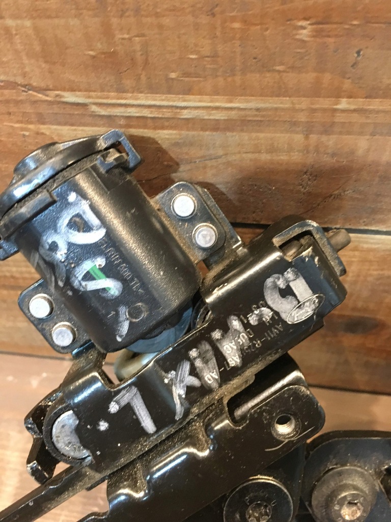 фото №4, Петля левый середина задняя av11r25001 ford b-max