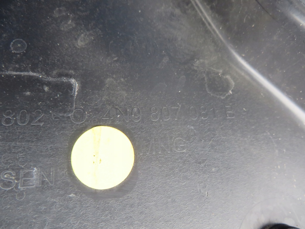 Audi a8 d5 4n0 накладка поперечина передний Доставка