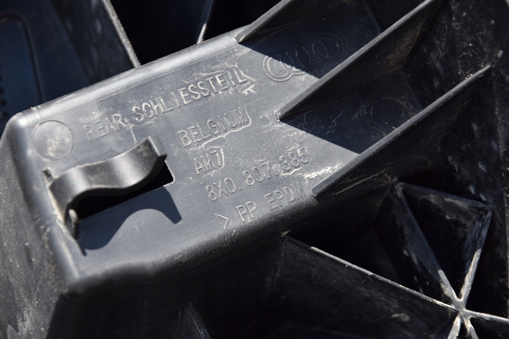 фото №7, Бампер задняя audi a1 8x kpl накладка направляющая