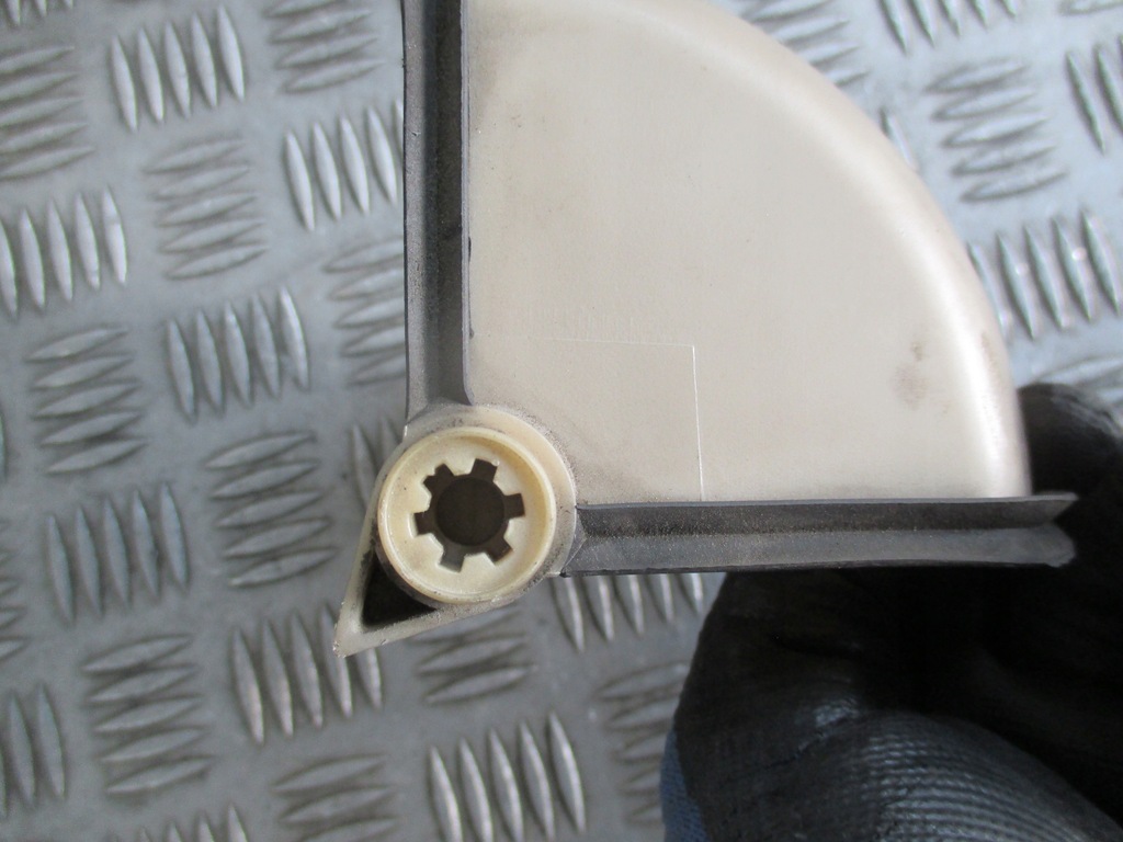 фото №6, Кришка обігрівача peugeot 407 04-11