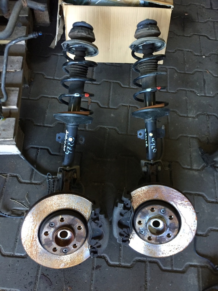 фото №1, Dacia duster амортизационная стойка правый 1.5 dci