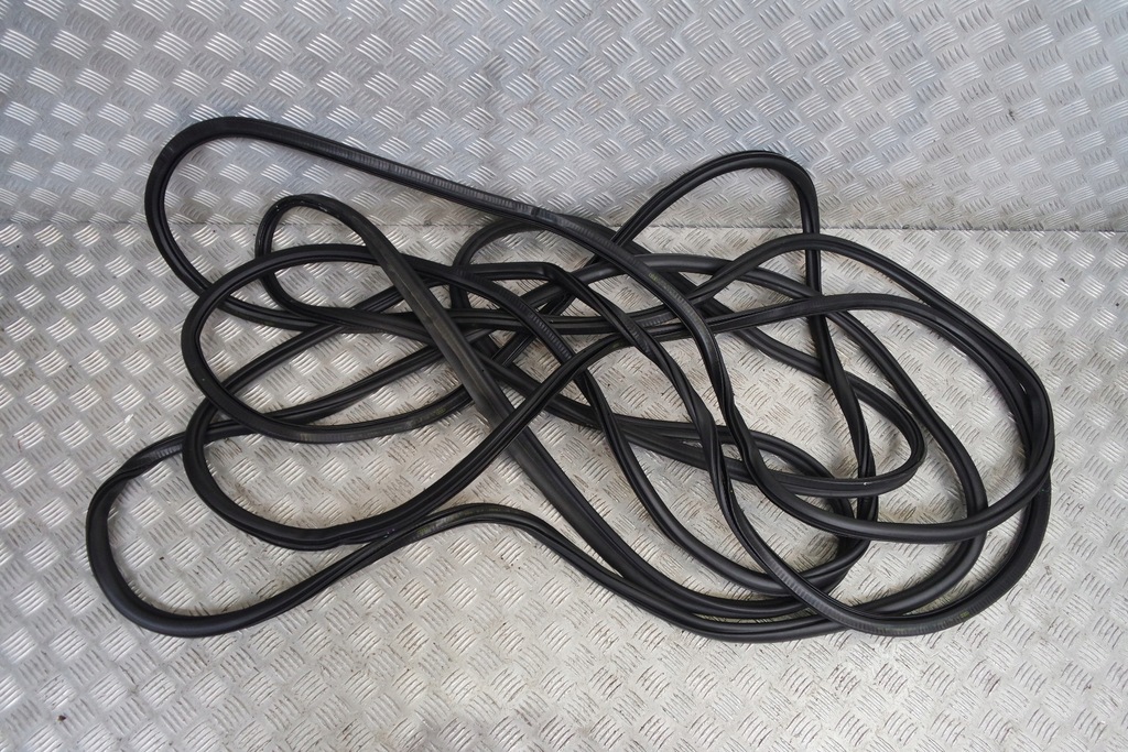 фото №1, Audi a6 c8 4k9 kombi прокладка задняя правая